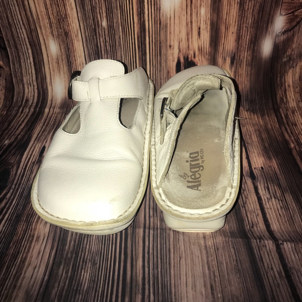 Alegria slip on clogs